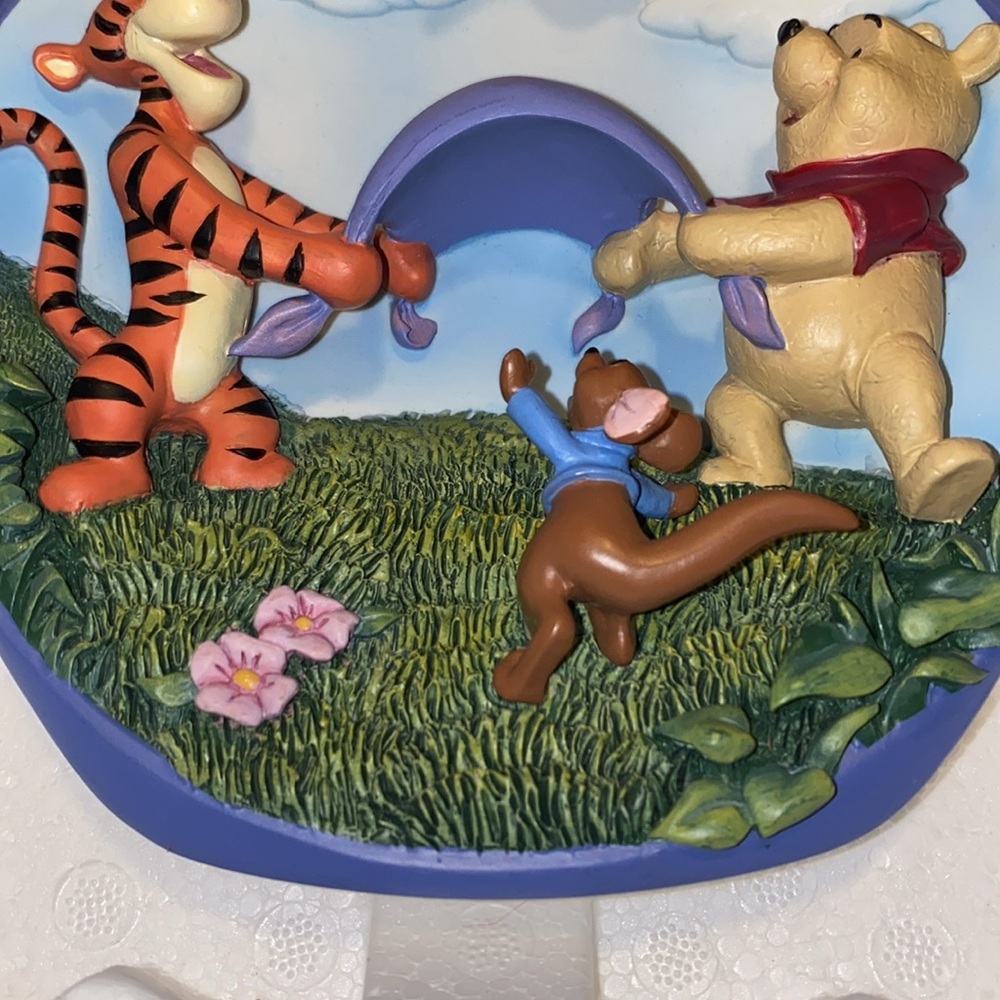 Discontinued 3D Winnie the Pooh collectors plate - Picture 5 of 6